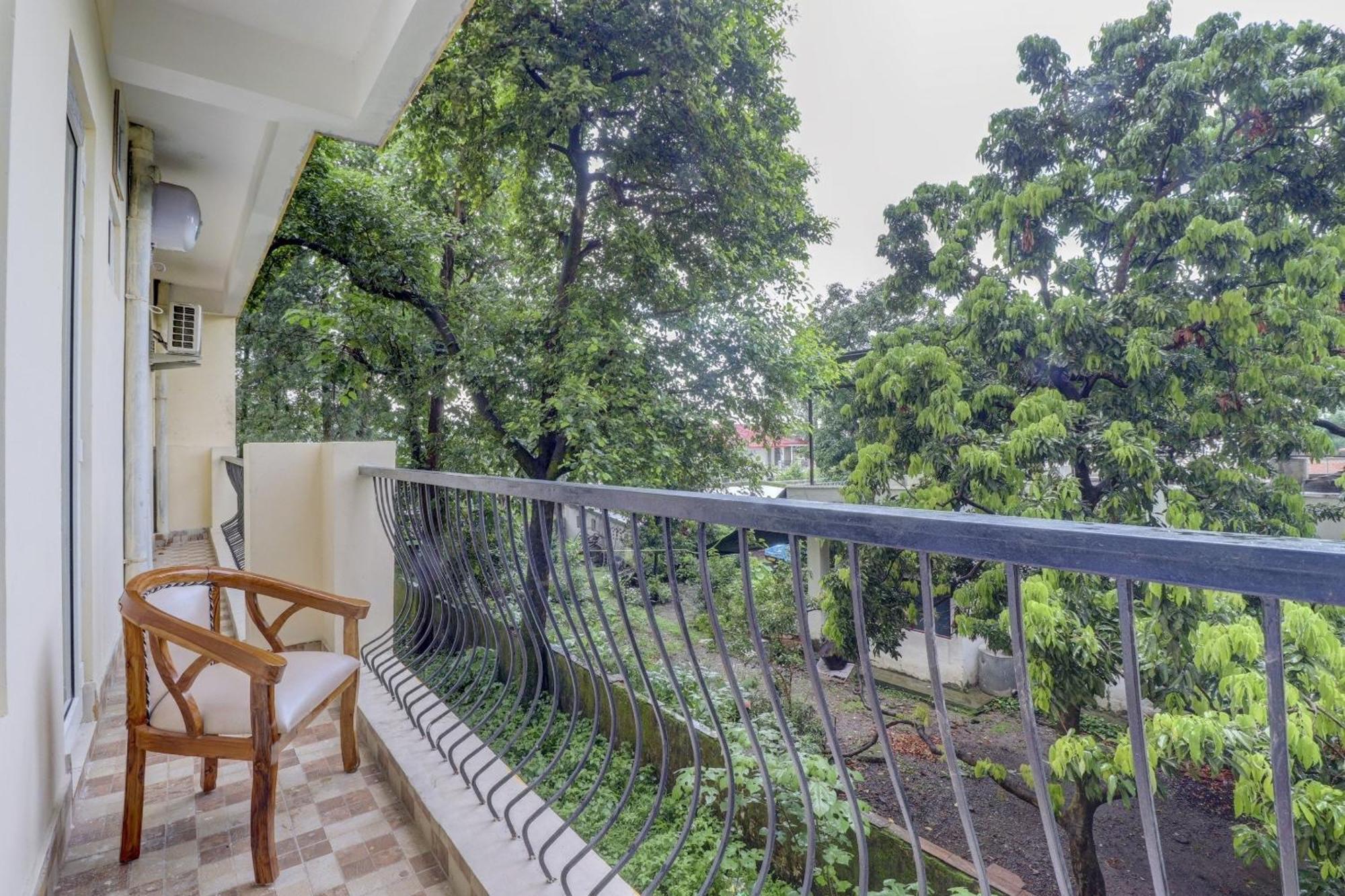 Super Capital O Crestwood Inn Dehradun Exterior photo